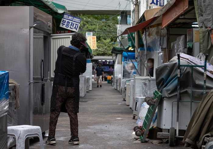 ‘사회적 거리두기’ 한달 연장 가능성...추석, 가족모임 기준 완화 검토