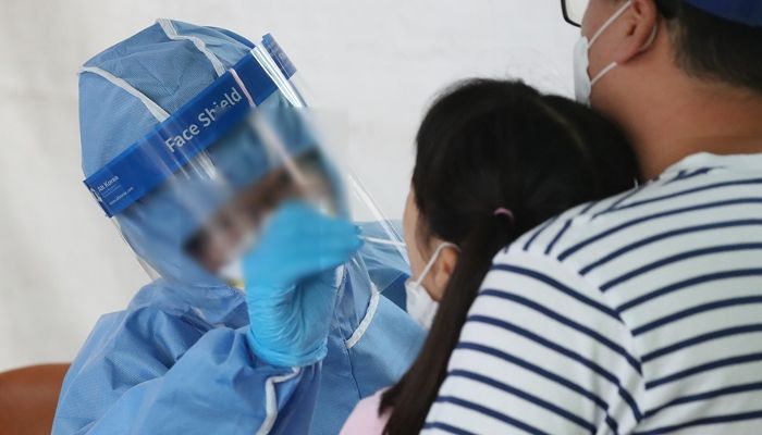 어제(1일) 국내 신규 확진자 1,961명···58일째 ‘네 자릿수’