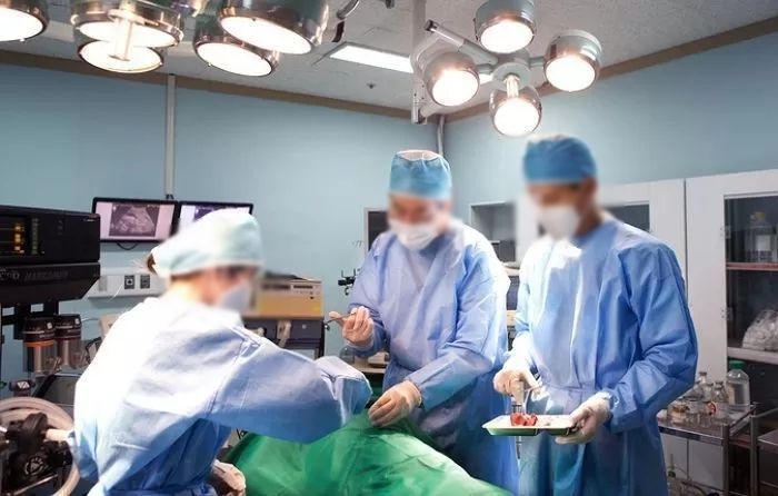 화이자 접종 후 ‘심장’ 이상 생겨 의사가 부작용 인정했는데 “인과성 없다” 뒤집은 정부