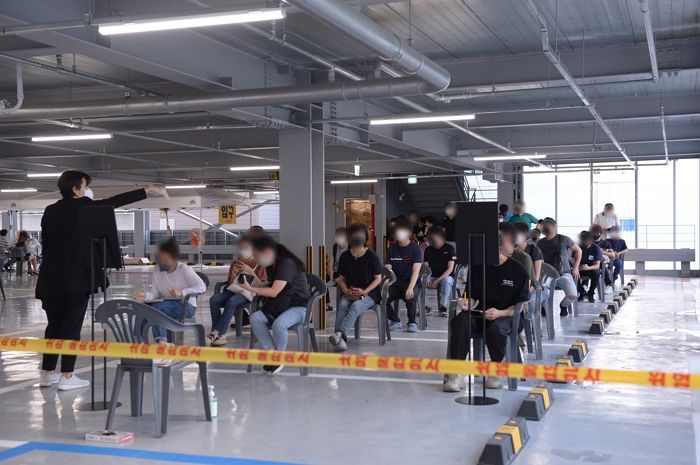 어제(3일) 국내 코로나 확진자 1천 804명 발생...두 달째 네 자릿수