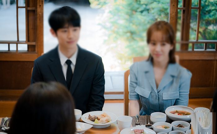 여친 집 놀러갔다가 ‘여친 엄마’에게 첫눈에 반해 이별 고민 중이라는 25살 남성의 사연