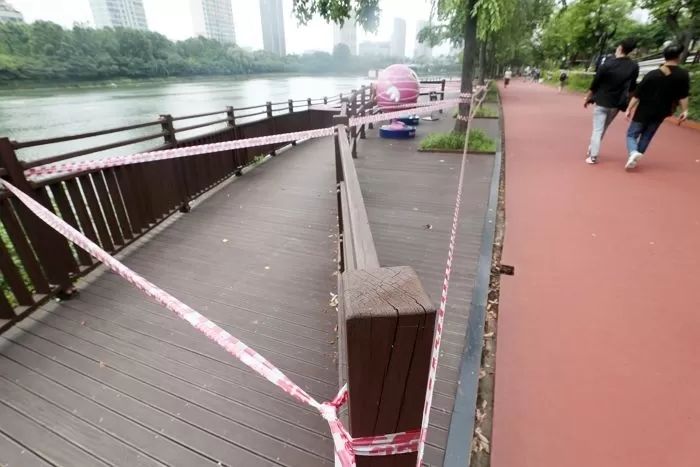 잠실 석촌호수에 빠진 남성...신고 10시간 만에 시신으로 발견