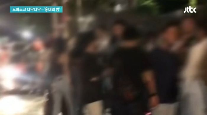 자정 넘은 시간에도 ‘노마스크’ 수백명 몰린 서울 홍대의 밤 (영상)