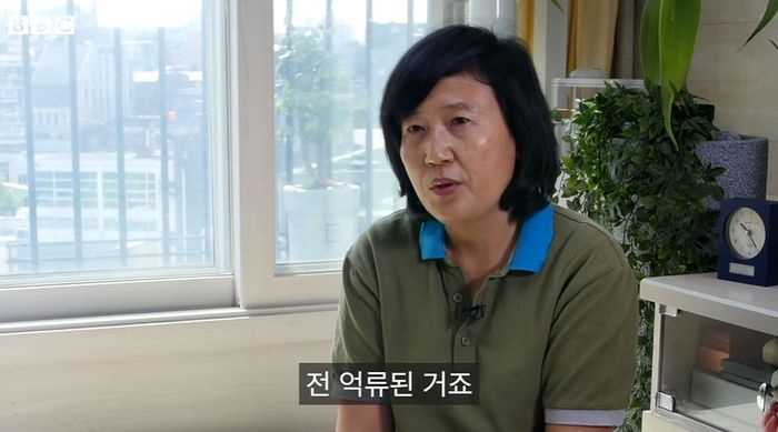 탈북해 한국서 병 고친 뒤 “브로커에 속았다”며 북으로 돌아가고 싶다는 북한 여성 (영상)