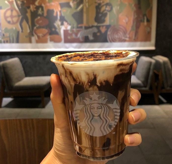 출시 3주 만에 100만잔 팔렸던 스타벅스 ‘블랙 글레이즈드 라떼’ 오늘(7일) 재출시