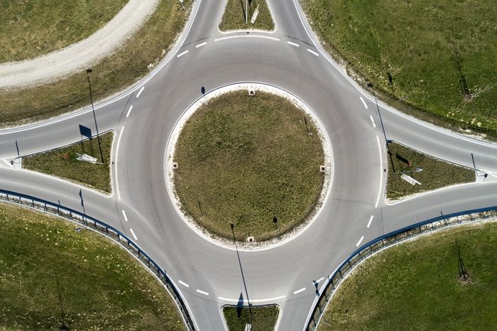 신림동 회전교차로 한가운데 주차 해놓고 사라진 신종 주차 빌런