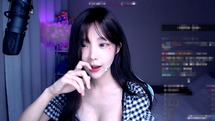 “업소녀 같다”는 악플 쏟아지던 ‘장미 문신’ 싹 지우고 나타난 BJ 유혜디