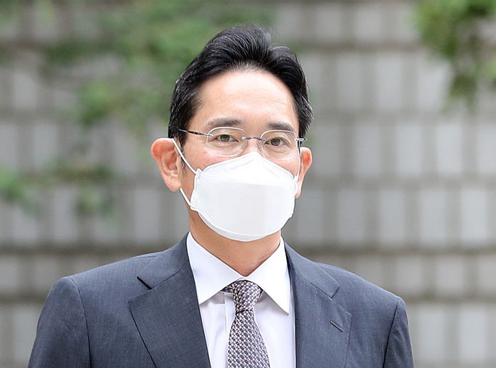 출소 후 대규모 하반기 공채 진행하며 ‘3년 4만명 고용’ 약속 지키는 이재용 부회장