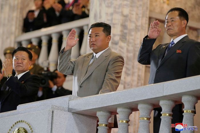 수척해졌던 북한 김정은, ‘살’ 더 빠져...건강이상설 제기돼