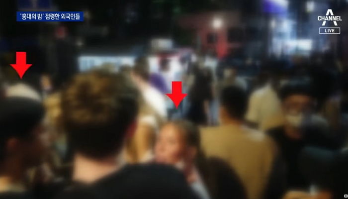 밤 10시 이후 홍대 길거리에 모여 심야 술판·춤판 벌이는 ‘노마스크’ 외국인들 (영상)