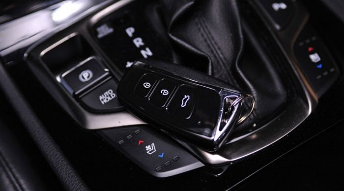 “연인이 모텔서 이 모양의 ‘차 키’ 올려두면 뒤도 돌아보지 말고 도망가야 한다”