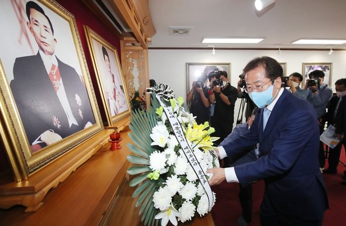 홍준표 “박근혜 탄핵 잘못됐다...대통령되면 바로 사면한다”