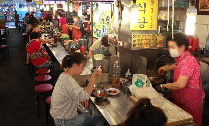 일요일이었던 어제(12일), 국내 코로나19 신규 확진자 1,433명 발생