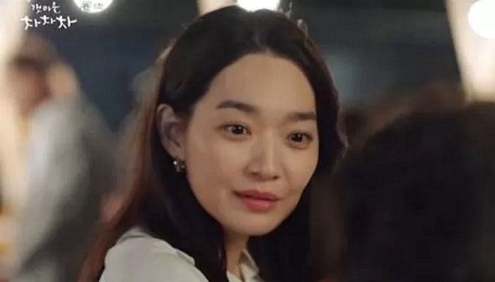 잘생긴 남친이 8개월 동안 똑같은 옷만 입고 다니면 헤어지겠냐는 질문에 여성들의 압도적인 답변