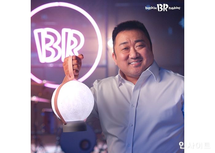 배스킨라빈스, 가을밤 정취 더해줄 ‘보름달 무드등’ 굿즈 출시