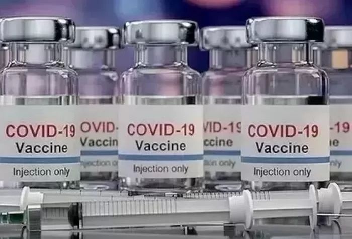 간호사 딸 “AZ 백신 2차 접종 28일 후 대장 썩어 인공항문 단 아빠, 백신 권장한 것 뼈저리게 후회”