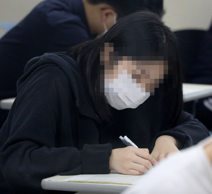 “단국대 때려치우고 재수했는데 국민대 합격한 저, 반수해야 할까요?”란 질문에 대학생들이 한 답변