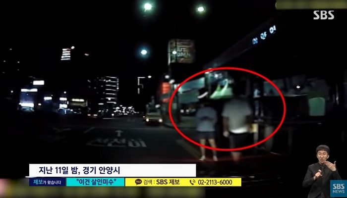 고속도로 달리는 택시 안에서 아버지뻘 기사 주먹으로 마구 때린 20대 남성 (영상)