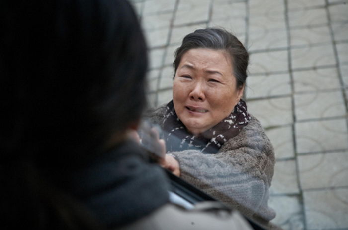 “가난 때문에 대학 포기한 아들이 알바비 ‘100만원’만 책상에 두고 입대했습니다”