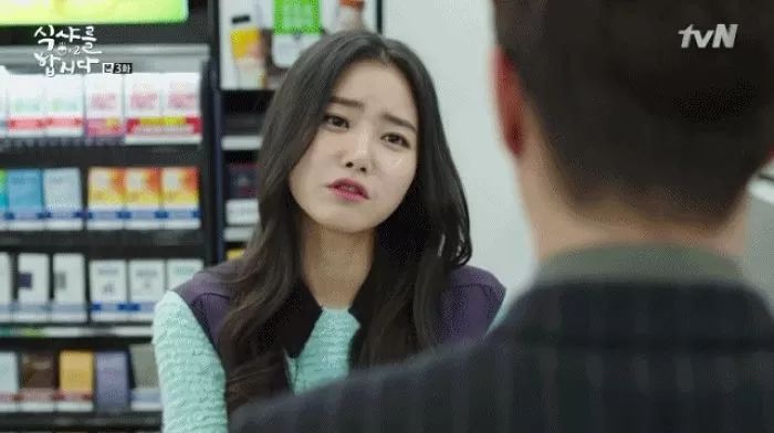 “10살 연하 편의점 여알바 ‘번따’해 만났는데 ‘마스크’ 벗은 뒤로 연락이 끊겼습니다”