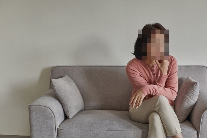 가게 사장이 목줄에 묶어 키우던 고양이 병원 데려갔다가 ‘절도죄’ 고소당한 캣맘