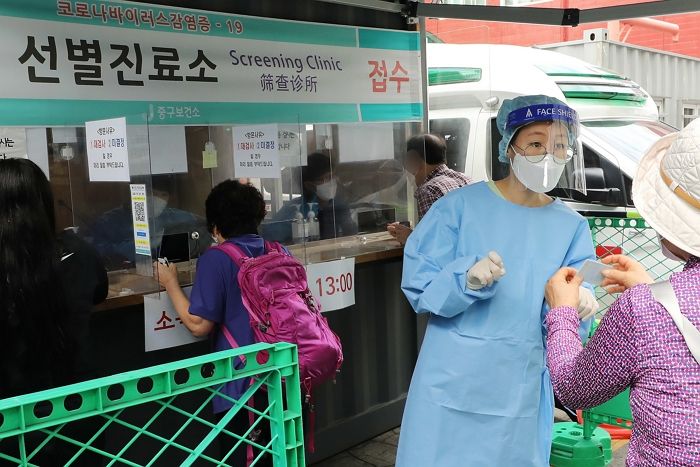 어제(19일) 코로나19 신규 확진자 1천 605명 발생...일요일 최다 기록