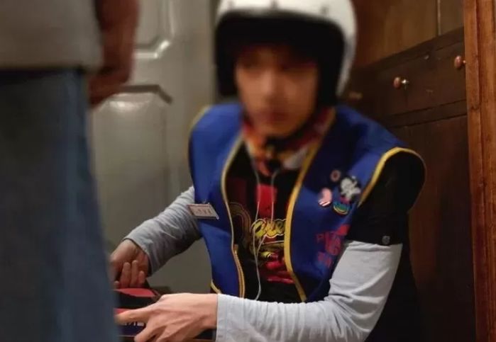 배달기사가 새벽에 ‘초인종’ 눌러 피해봤다며 리뷰에 ‘별점 1점’ 남긴 고객