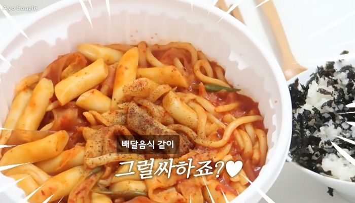 여친이 직접 만든 떡볶이 배달음식인 척 먹였더니 남친이 보인 ‘노필터’ 반응