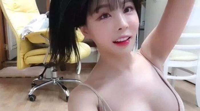 여캠 탱글다희에게 별풍선 3000만원어치 한 번에 쏜 열혈팬의 정체