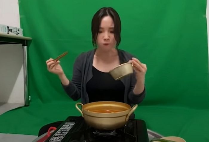 월세 10만원짜리 원룸 브이로그 영상 하나로 ‘조회 수 155만회’ 찍은 여대생 유튜버 (영상)