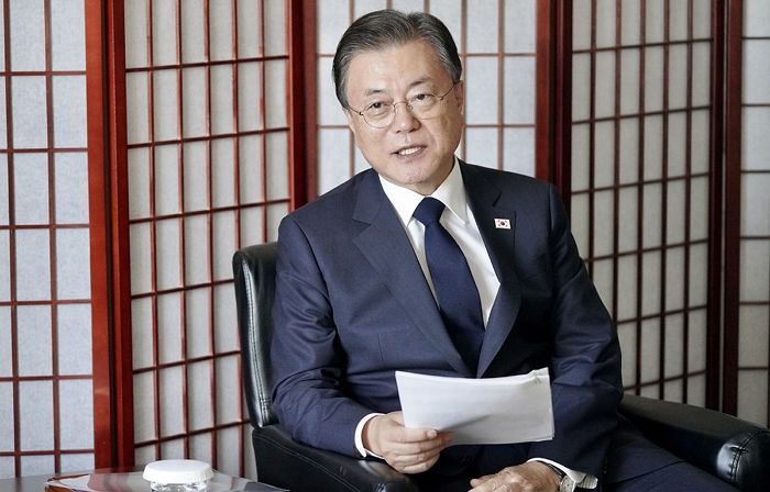 문 대통령 “10월 말 접종완료율 70% 넘어...위드 코로나 검토”