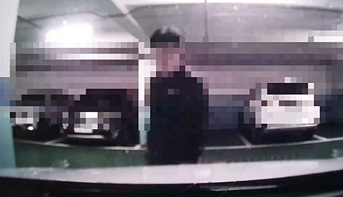자기 차 옆에 주차했다고 밤에 “강간하겠다” 협박한 이웃 주민 (영상)