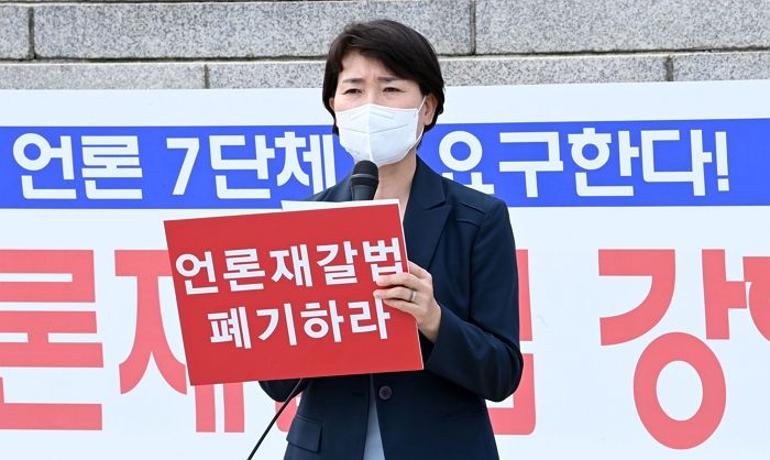 ‘가짜 뉴스’ 잡으려다 ‘진짜 뉴스’까지 잡는 민주당의 언론중재법