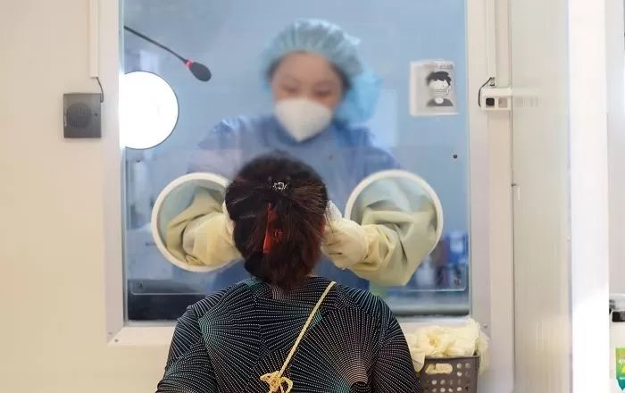 오늘(24일) 9시 기준 신규 확진자 2833명...“내일 처음으로 3천명 넘을 듯”