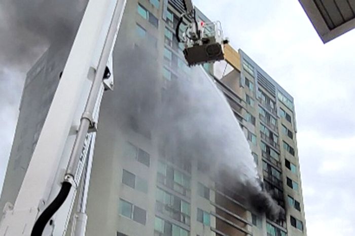 경남 창원의 한 아파트서 충전 중인 ‘전동 킥보드’ 불나...7명 병원 이송