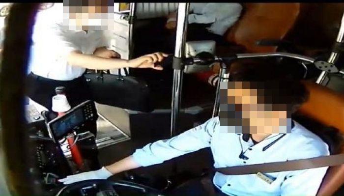 “남산터널 지나는 틈 타 광역버스에 대변 보고 도망친 남성을 찾습니다”