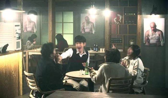 차에 있는 신분증 가져오겠다며 술집 나갔다가 주인 몰래 들어와 술 마신 10대