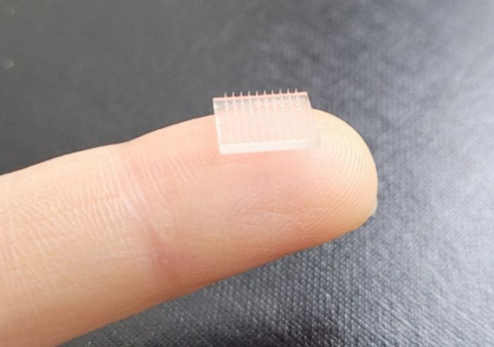 피부에 ‘반창고’처럼 붙이기만 하면 면역 생기는 코로나 ‘백신 패치’ 개발됐다