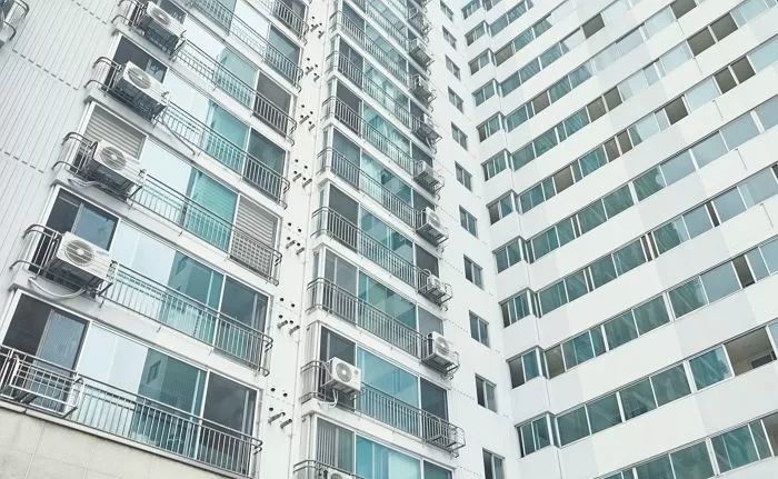 아파트 아래층 남성, 밤 12시에 위층 올라가 2명 살해...“층간소음 때문”