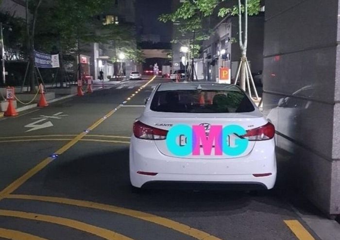 아파트 단지 한복판에 무단 주차하고 보안직원에게 ‘갑질’까지 한 아반떼 차주 아줌마