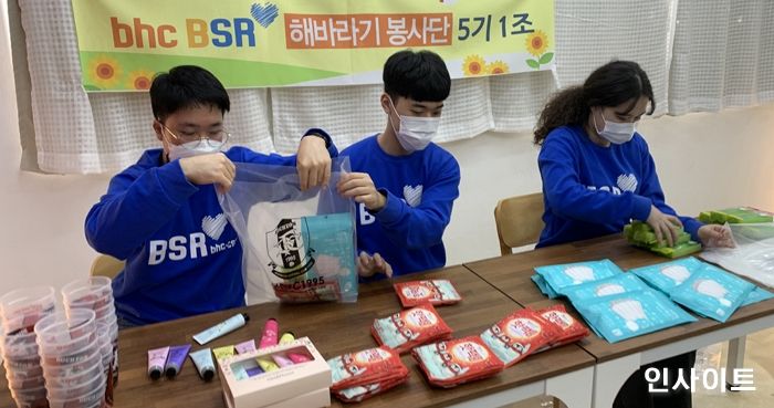 bhc치킨 ‘해바라기 봉사단’, 독거노인 가구 위한 비대면 안부패키지 전달