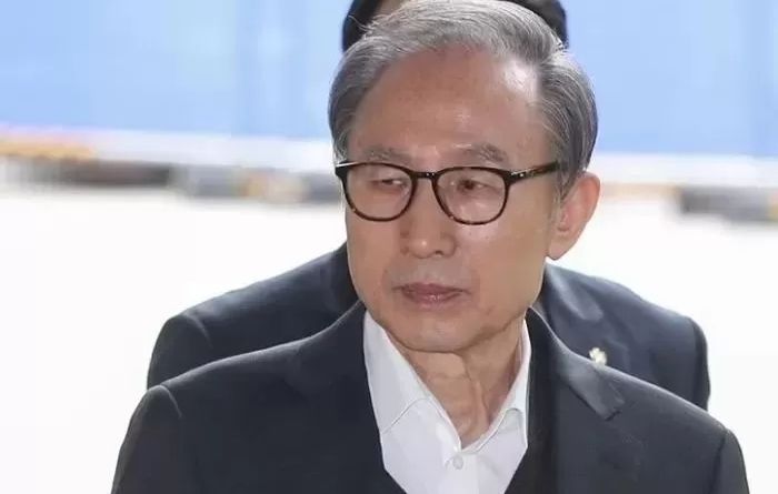 “인싸 이명박”...편지 보낸 수험생에게 교도소에서 답장 해준 이명박 전 대통령