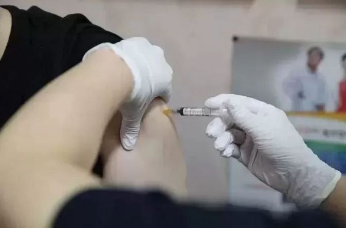 코로나 백신 맞는 중·고등학생들, 3일 쉬어도 출석 인정해준다