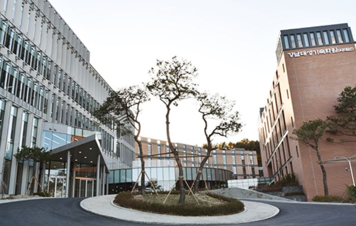 월 300만원인데 ‘입학고사’ 붙어야 들어갈 수 있는 한국의 호텔급 재수 학원 (영상)