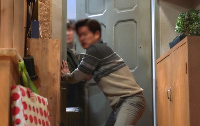 옆집서 “살려주세요” 소리 들리면 도와줄거냐는 질문에 누리꾼들이 보인 압도적 반응