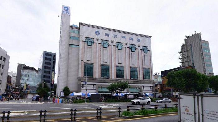 폐점 앞둔 태평백화점, 전 품목 최대 90% 세일