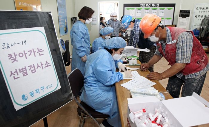 어제(2일) 하루 코로나19 확진자 2,086명 발생...주말 기준 두번째 규모