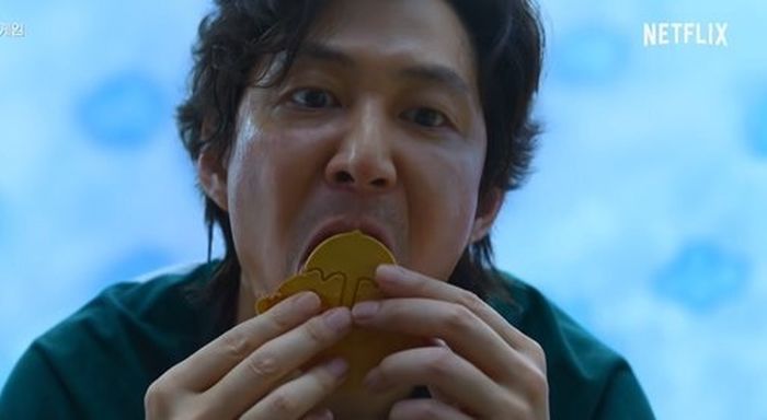 “우산 모양 사려면 1시간 줄 서야 된다”...‘오징어게임’에 달고나 납품한 혜화역 가게 근황