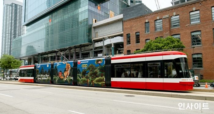 농심 신라면 해외매출, 처음으로 국내 넘어섰다