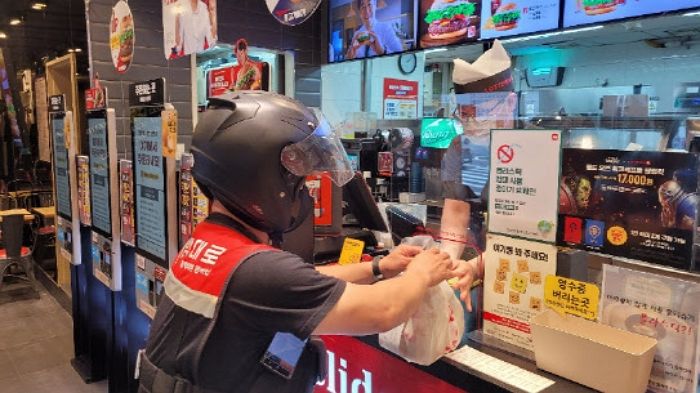 ‘무료 배달’ 하던 롯데리아, 최대 4500원 ‘배달팁’ 도입한다